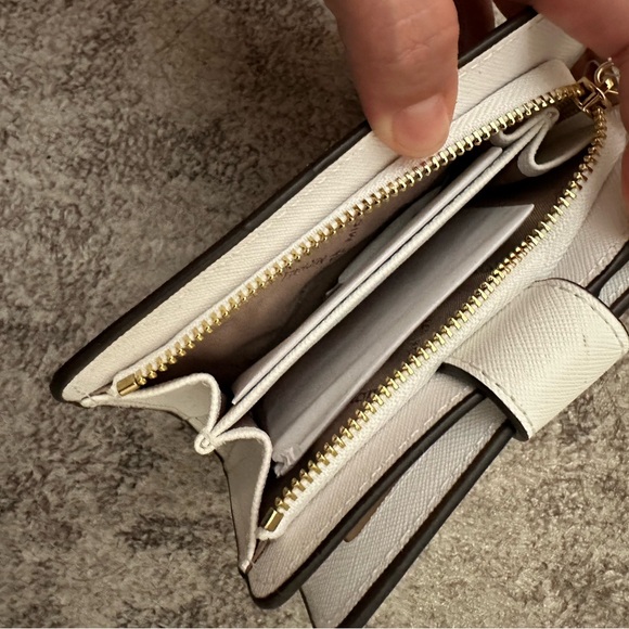 New Michael Kors Compact Wallet - Picture 2 of 4